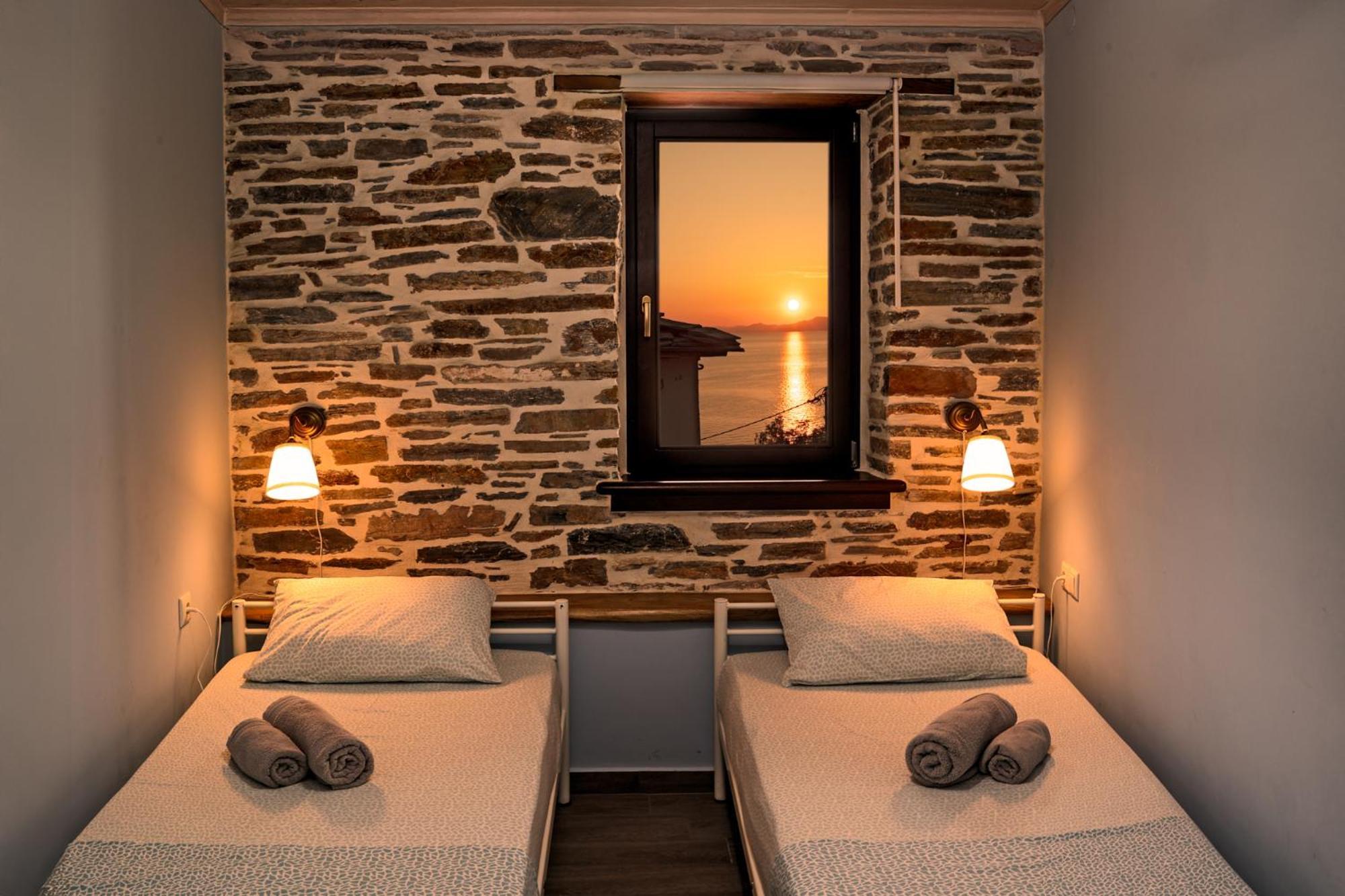 Stone cottage sunset view Áfissos Esterno foto